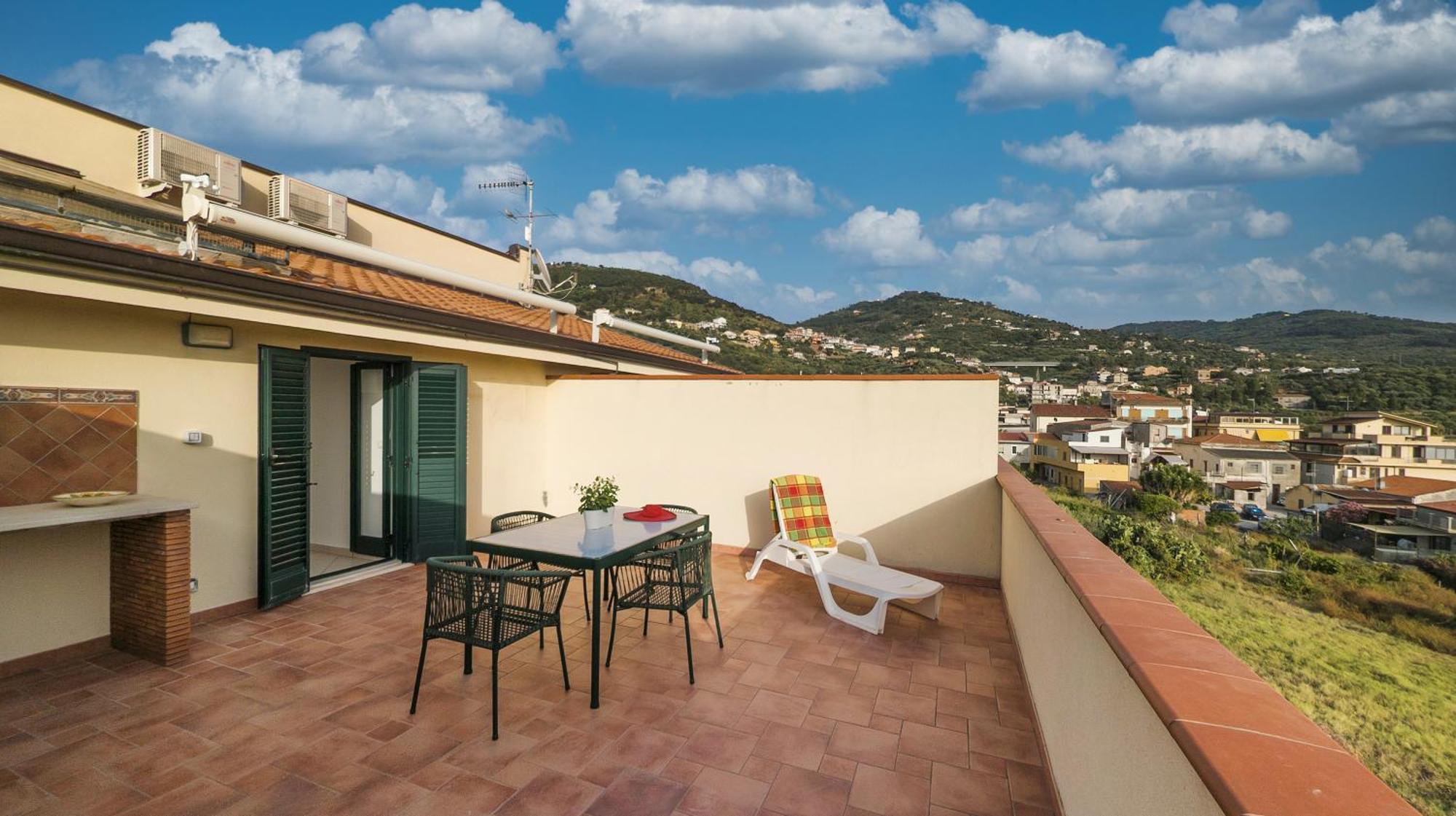 Magico Apartments - 450M Dalla Spiaggia Capo dʼOrlando Exterior foto